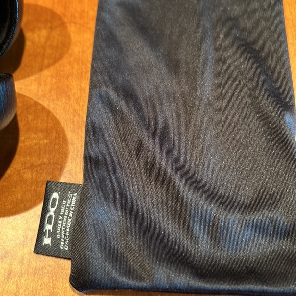 Oakley empty glasses case with cloth bag for glasses Perfect condition - Picture 3 of 6